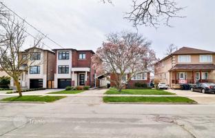 3-bedroom house in Etobicoke for C$1,583,000