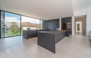4-bedroom villa 967 m² in Benahavis for 5,900,000 €