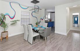 Townhome – Hollywood, Florida, USA for $850,000