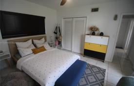 4-bedrooms townhome 220 m² in South Miami, USA for $1,250,000