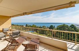 Renovated apartment with stunning sea and park views in Californie Pezou, Cannes, France for 2,380,000 €