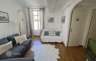 Furnished two-bedroom apartment in Nice, Côte d'Azur, France for 359,000 €