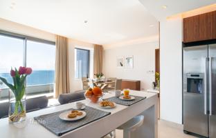 2-bedroom apartment 117 m² in Mouttagiaka for 990,000 €