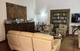 Seven-room apartment in Florence, Tuscany, Italy for 650,000 €