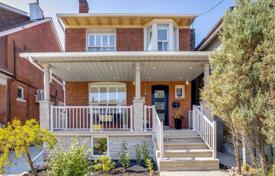 Townhome – Dufferin Street, Toronto, Ontario,  Canada for C$1,367,000