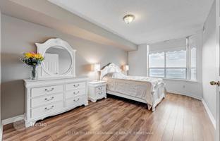 6-bedroom apartment in Eglinton Avenue East for C$820,000