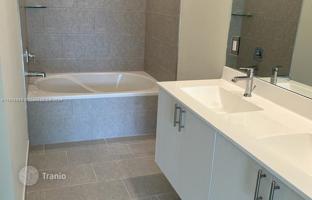3-bedroom apartments in condo 104 m² in Doral for $569,000