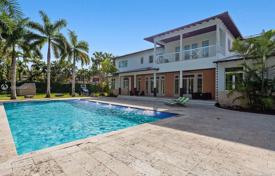 Beautiful two-storey villa with a pool, a garage and a balcony, Pinecrest, USA for $3,699,000