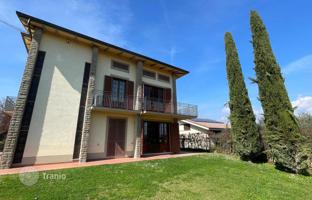 Traditional renovated villa with a pool and a large plot in Quarrata, Pistoia, Italy for 1,200,000 €