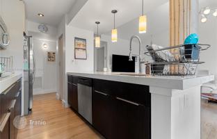2-bedroom apartments in condo 102 m² in West End for $320,000