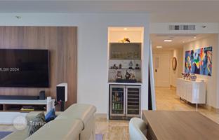 2-bedroom apartments in condo 208 m² in Miami for $1,300,000
