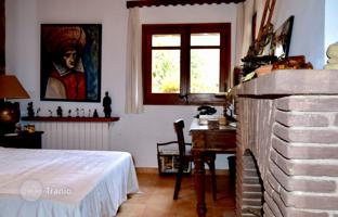 4-bedroom cottage in Castellví de Rosanes for 650,000 €