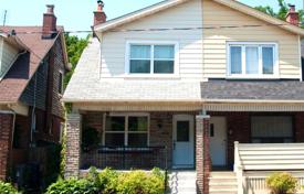 Terraced house – Woodbine Avenue, Toronto, Ontario,  Canada for C$1,317,000