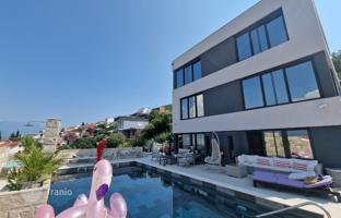 6-bedroom villa 280 m² in Kotor city for 1,300,000 €