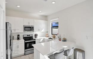 3-bedroom house 138 m² in Hialeah for $565,000
