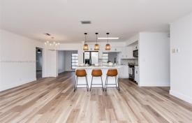 Townhome – Hollywood, Florida, USA for $825,000