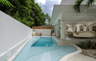 5-bedroom villa 340 m² in Ungasan for $470,000