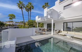4-bedroom penthouse 269 m² in Estepona for 890,000 €