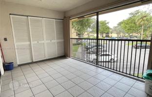 2-bedroom apartments in condo 91 m² in Coconut Creek for $299,000