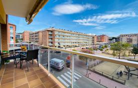 Five-room apartment just 300 m from the beach, Lloret de Mar, Costa Brava, Spain for 250,000 €