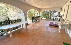 Spacious rustic house in the Montgoda area with a tourist license for 789,000 €