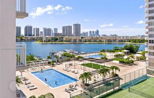 2-bedroom apartments in condo 145 m² in Aventura for $350,000