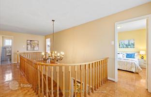 9-bedroom house in Etobicoke for C$1,940,000