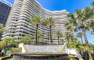 3-bedroom apartments in condo 226 m² in Bal Harbour for $3,350,000