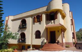 Independent villa on three levels dipped in the green, forehead sea, Termini Imerese, Palermo for 1,100,000 €