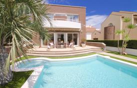 Modern villa with a swimming pool, a garden and a garage at 250 m from the beach, Miami Playa, Spain for 3,100 € per week