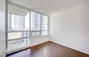 2-bedroom apartment in Lake Shore Boulevard West for C$1,121,000