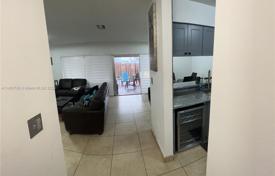 Townhome – West End, Miami, Florida,  USA for $550,000