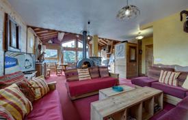 15 bedroom chalet, south facing, large volumes with superb views located in Tignes (A) for 8,800,000 €