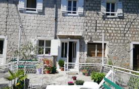 Stone house 54 m² 30 meters from the coast in the village of Muo-Kotor for 472,000 €
