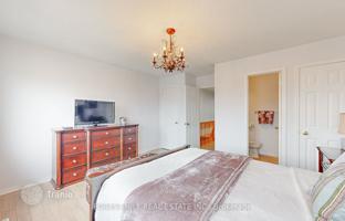 8-bedroom townhouse in North York for C$1,248,000