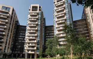 One-bedroom apartment with a balcony in a prestigious residence with gardens, Paddington, London, UK for £765,000