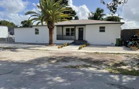 Townhome – Hialeah, Florida, USA for $700,000