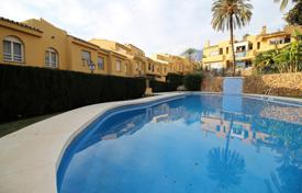 Comfortable townhouse with two terraces and mountains views in a residence with two pools, Playa de Nagueles, Marbella, Spain for 450,000 €
