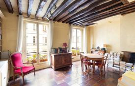 Three-room apartment in a classic building, 3rd arrondissement of Paris, France for 900,000 €