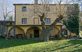 Historic villa with a pool in Asciano, Siena, Italy for 900,000 €
