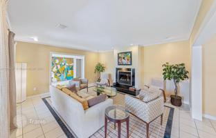 5-bedroom house 345 m² in Coral Gables for $2,300,000