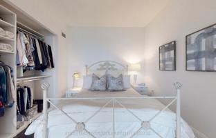 5-bedroom apartment in East York for C$816,000