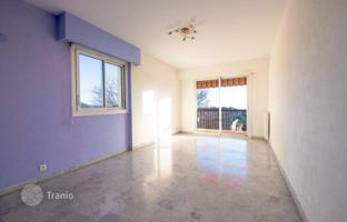 Sunny two-bedroom apartment in Cimiez, Nice, France for 305,000 €
