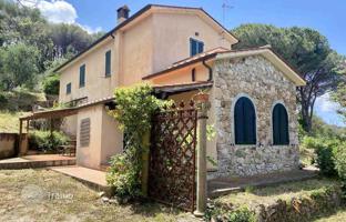 4-bedroom villa 210 m² in Portoferraio for 920,000 €