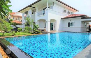 4-bedroom villa 550 m² in Pattaya for $497,000