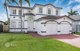4-bedroom house 278 m² in West End for $810,000