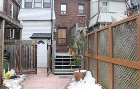 Terraced house – Woodbine Avenue, Toronto, Ontario,  Canada for C$1,649,000