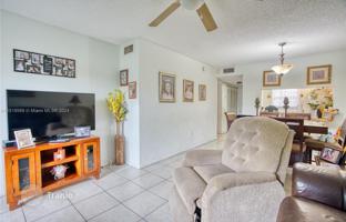 2-bedroom apartments in condo 73 m² in Pembroke Pines for $295,000