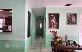 3-bedroom house 131 m² in Hialeah for $595,000