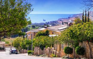 3-bedroom penthouse in Chloraka for 635,000 €